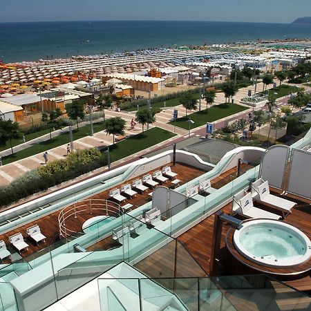 T-Suite Hotel Riccione Esterno foto