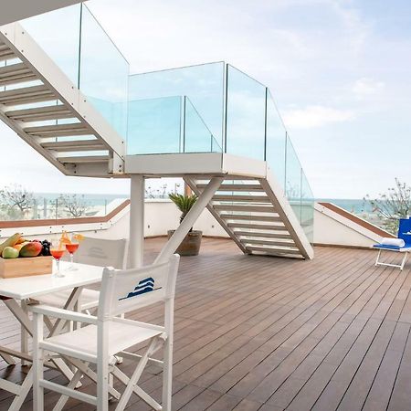 T-Suite Hotel Riccione Esterno foto