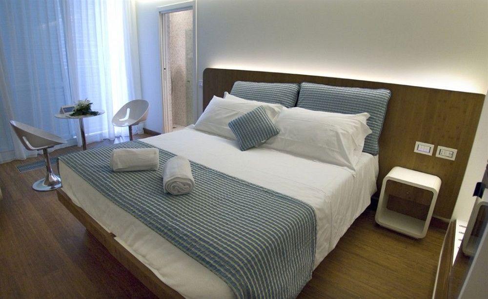 T-Suite Hotel Riccione Esterno foto