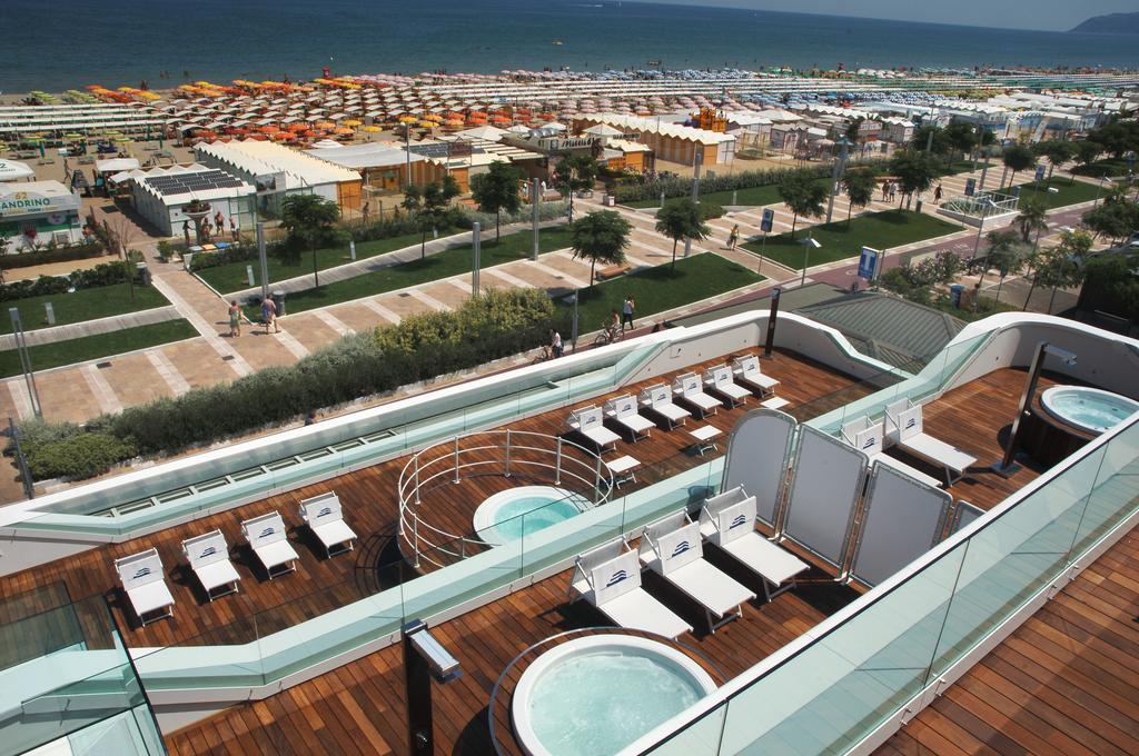 T-Suite Hotel Riccione Esterno foto