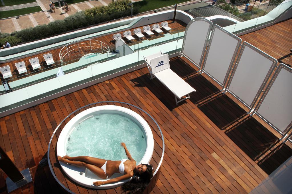 T-Suite Hotel Riccione Esterno foto