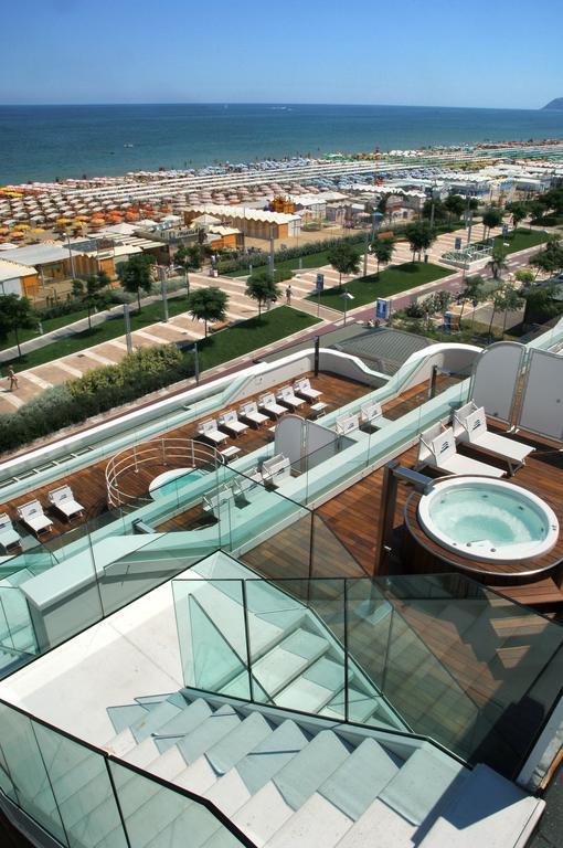 T-Suite Hotel Riccione Esterno foto