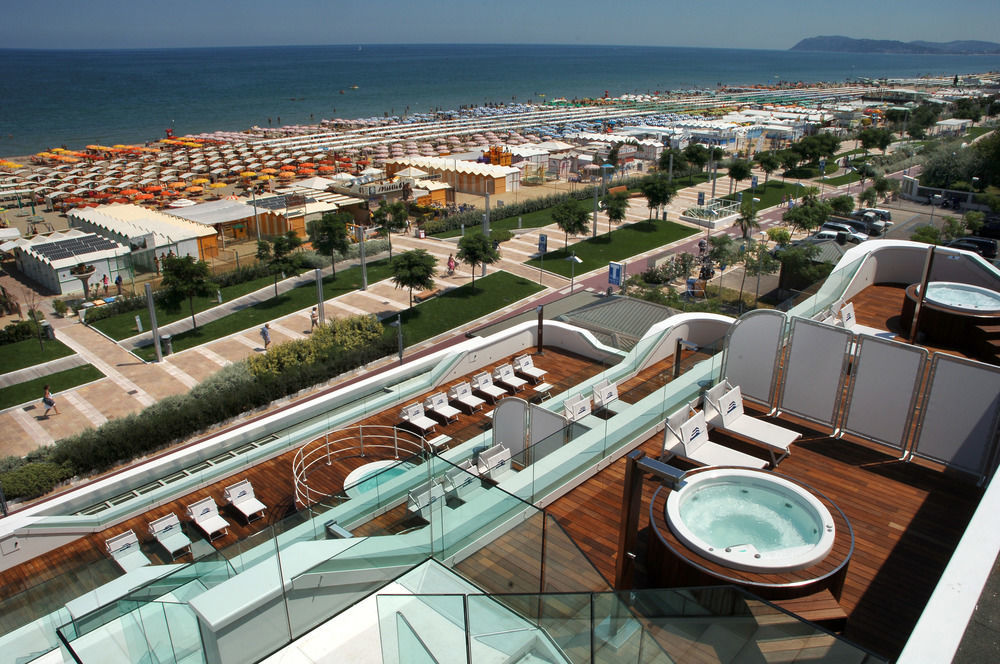 T-Suite Hotel Riccione Esterno foto