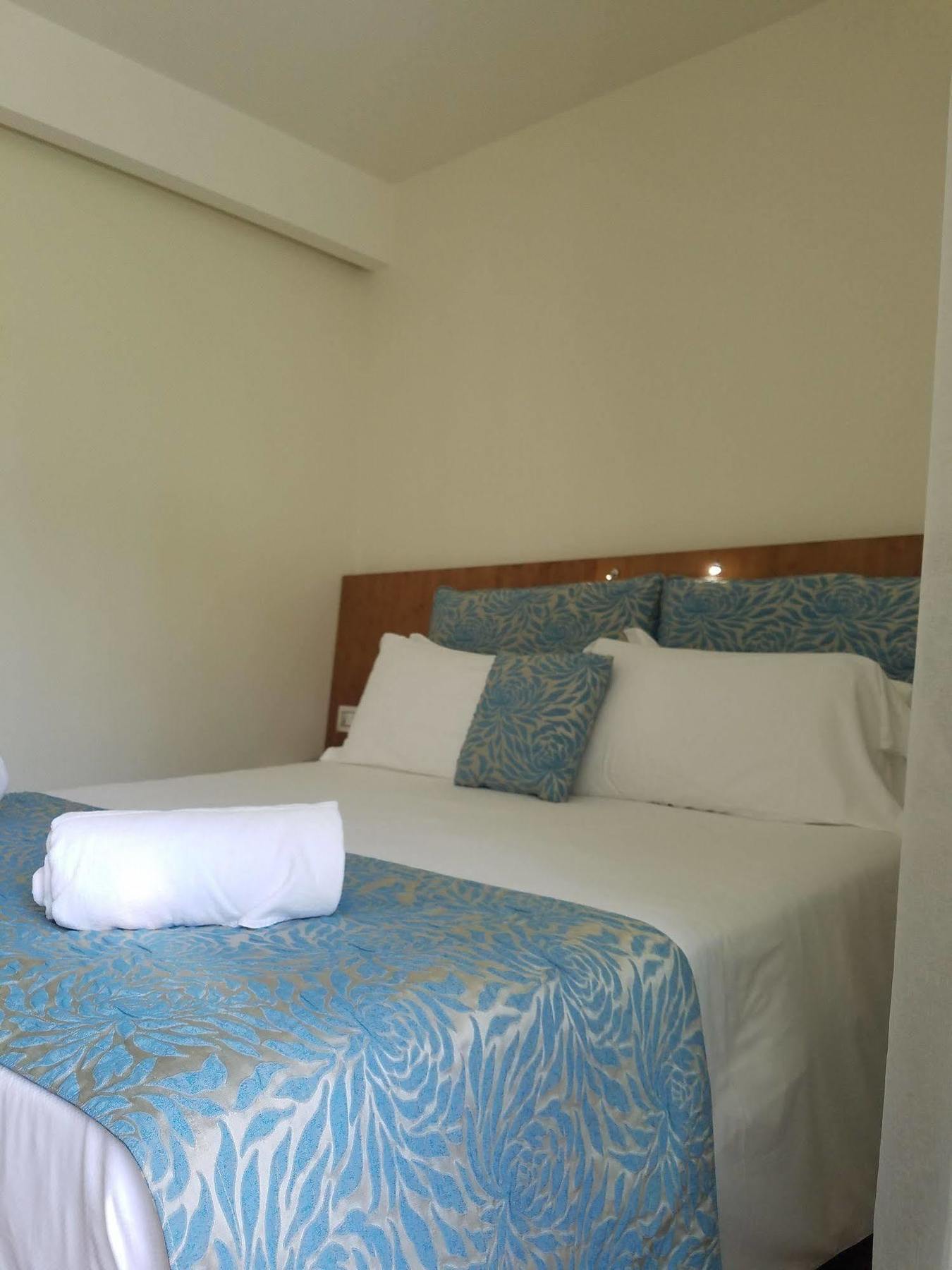T-Suite Hotel Riccione Esterno foto