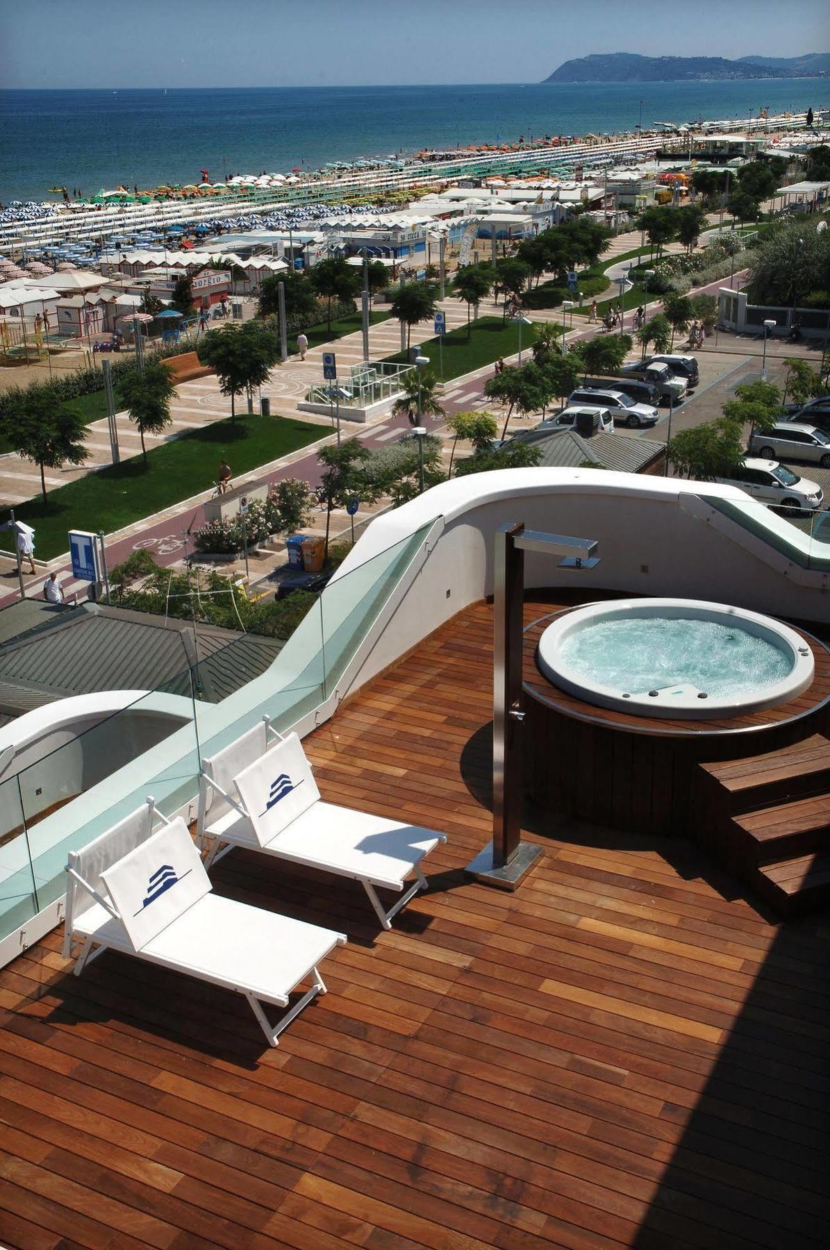 T-Suite Hotel Riccione Esterno foto