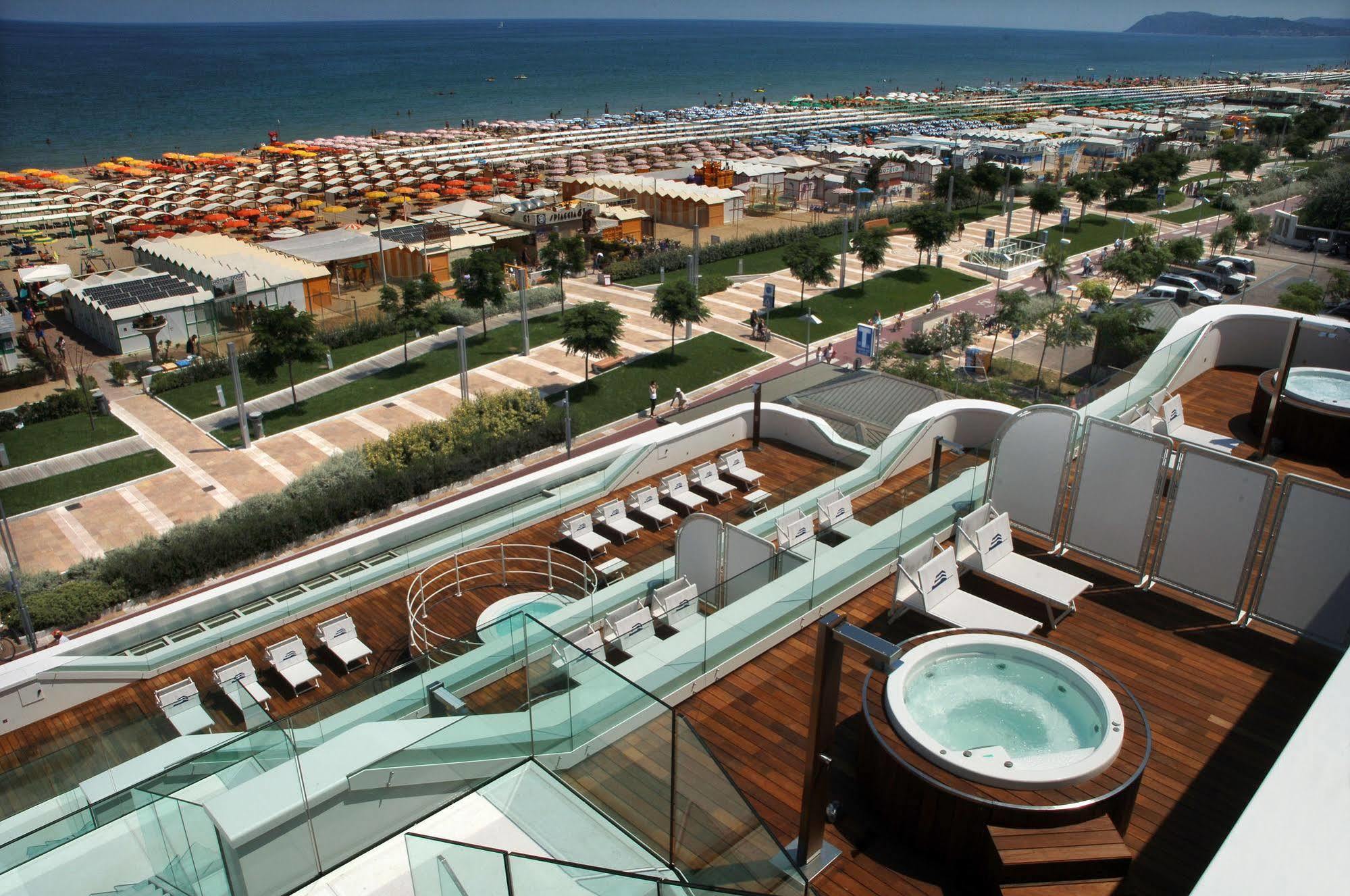 T-Suite Hotel Riccione Esterno foto