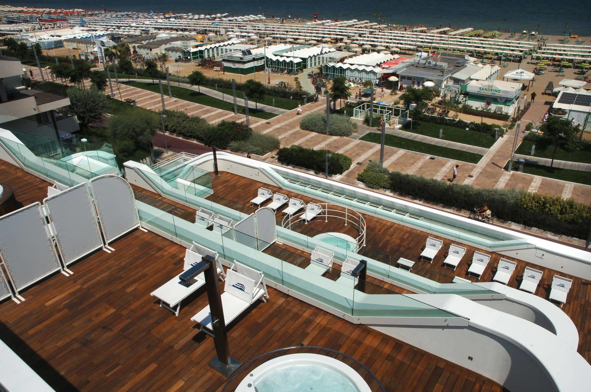 T-Suite Hotel Riccione Esterno foto