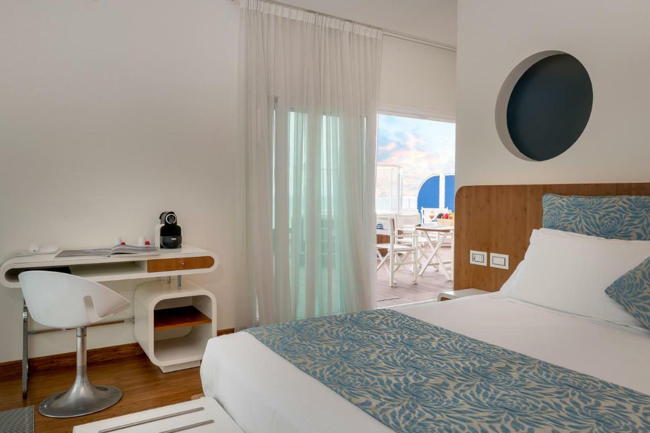 T-Suite Hotel Riccione Esterno foto