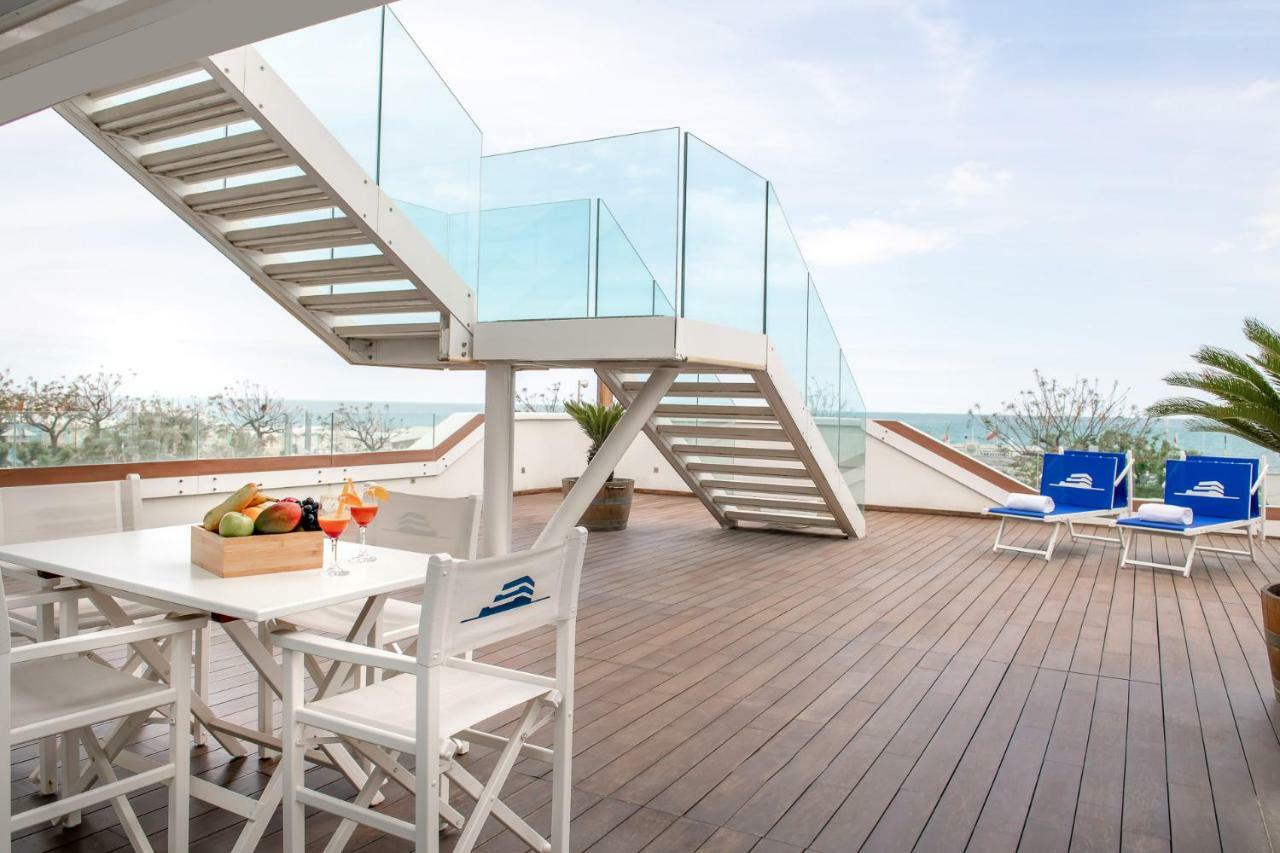 T-Suite Hotel Riccione Esterno foto