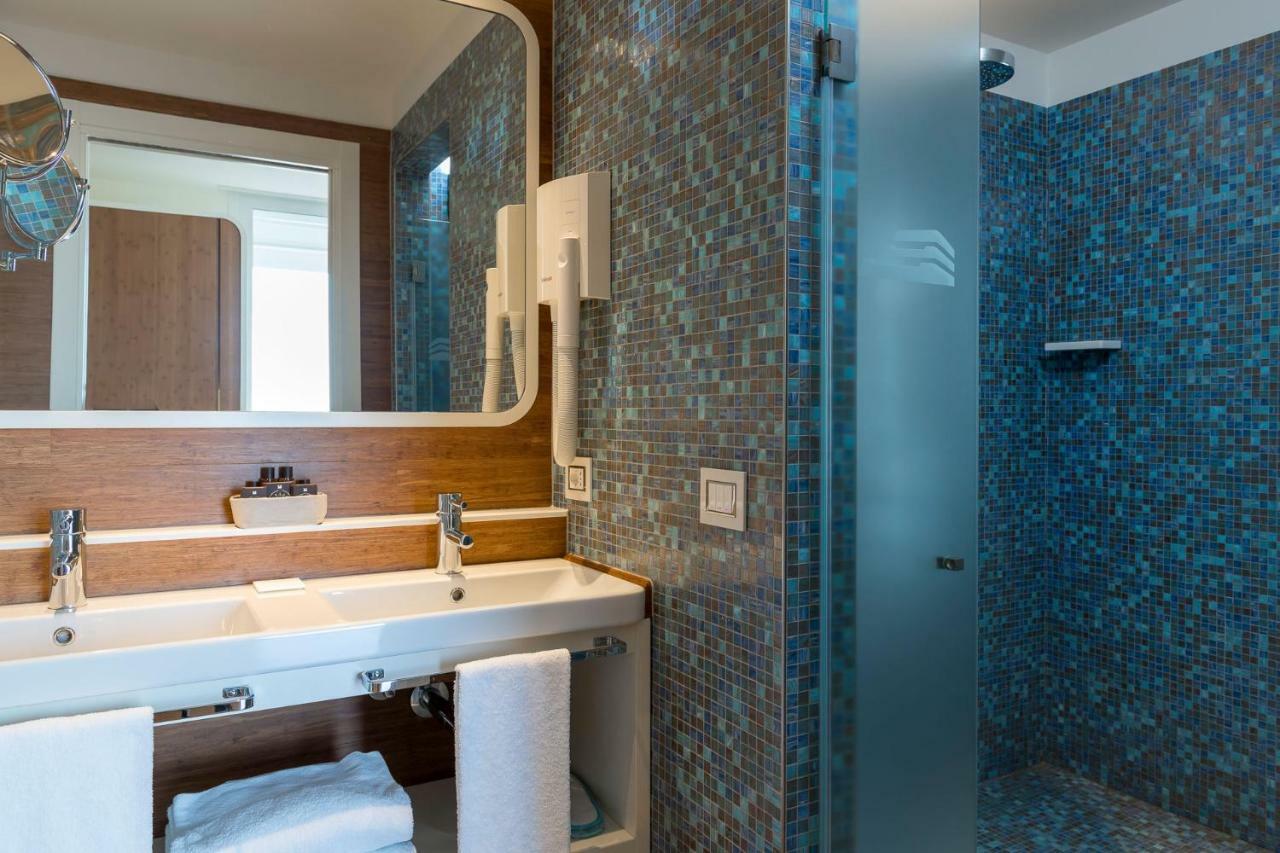 T-Suite Hotel Riccione Esterno foto