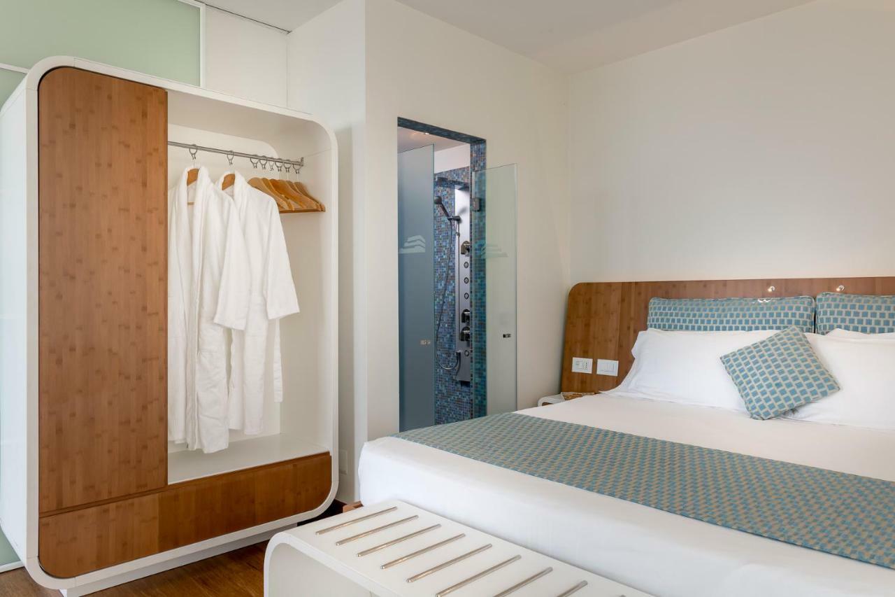 T-Suite Hotel Riccione Esterno foto