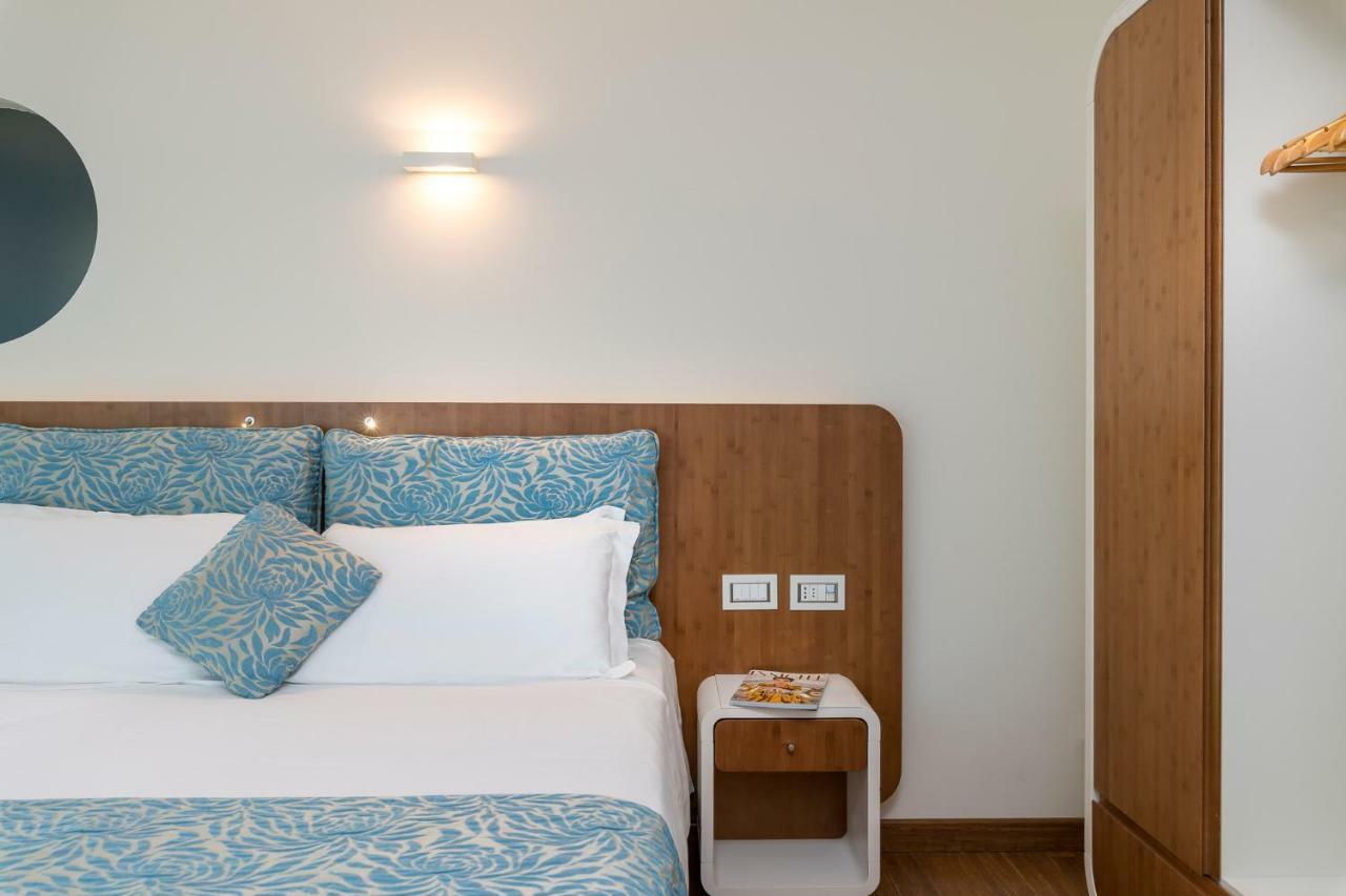 T-Suite Hotel Riccione Esterno foto