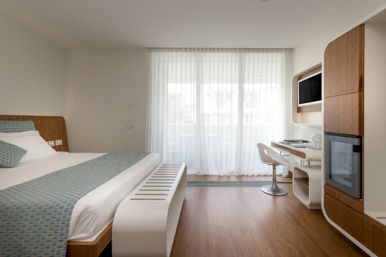 T-Suite Hotel Riccione Esterno foto