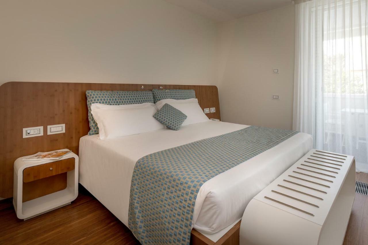 T-Suite Hotel Riccione Esterno foto