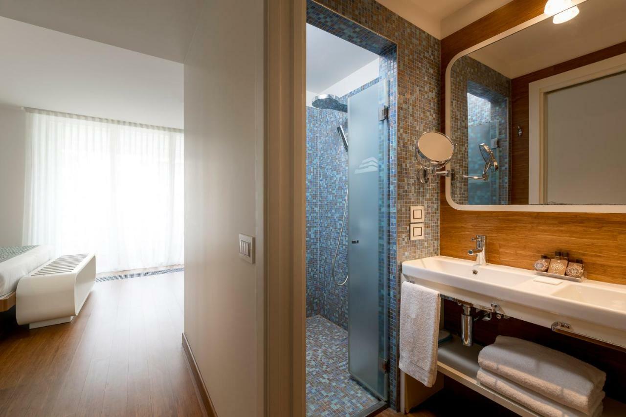 T-Suite Hotel Riccione Esterno foto