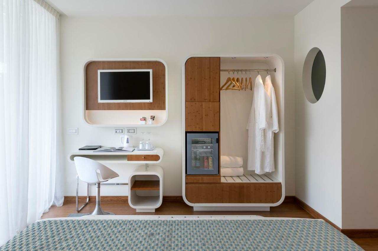 T-Suite Hotel Riccione Esterno foto