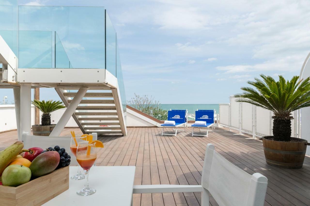 T-Suite Hotel Riccione Esterno foto