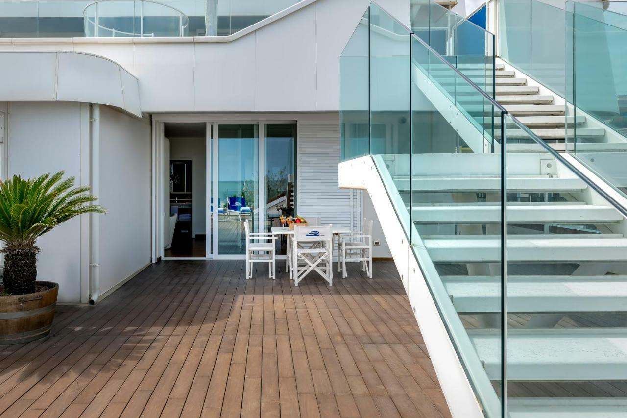 T-Suite Hotel Riccione Esterno foto