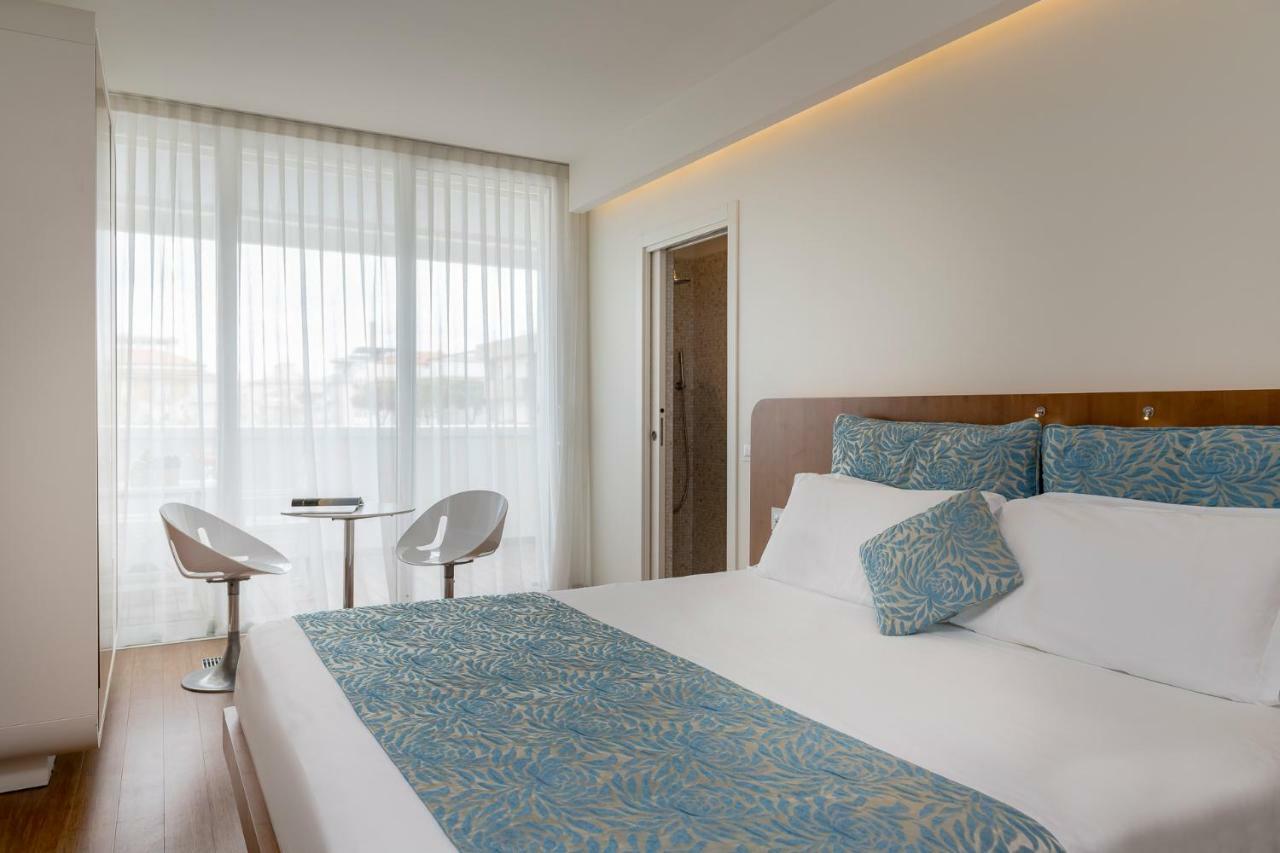 T-Suite Hotel Riccione Esterno foto