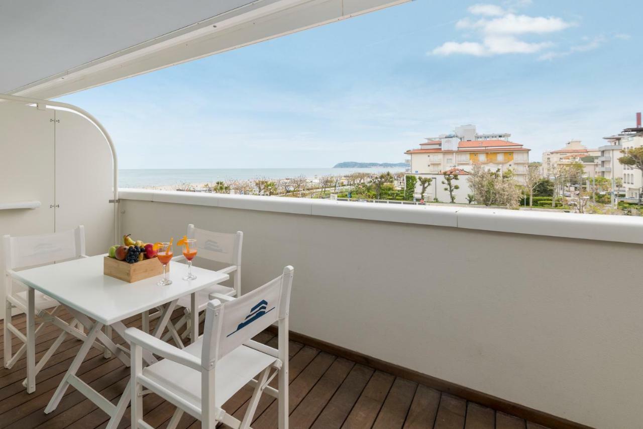 T-Suite Hotel Riccione Esterno foto