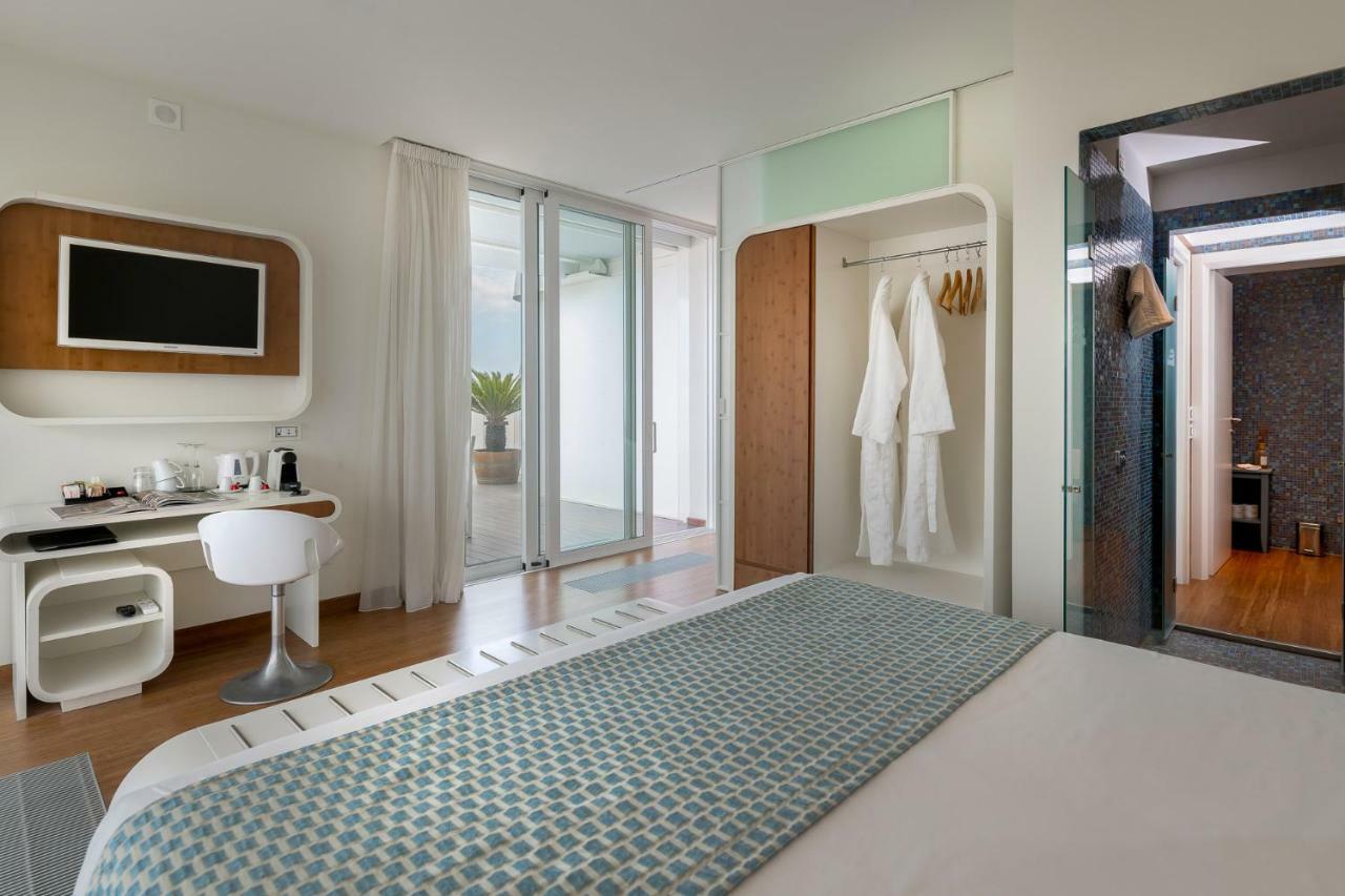 T-Suite Hotel Riccione Esterno foto