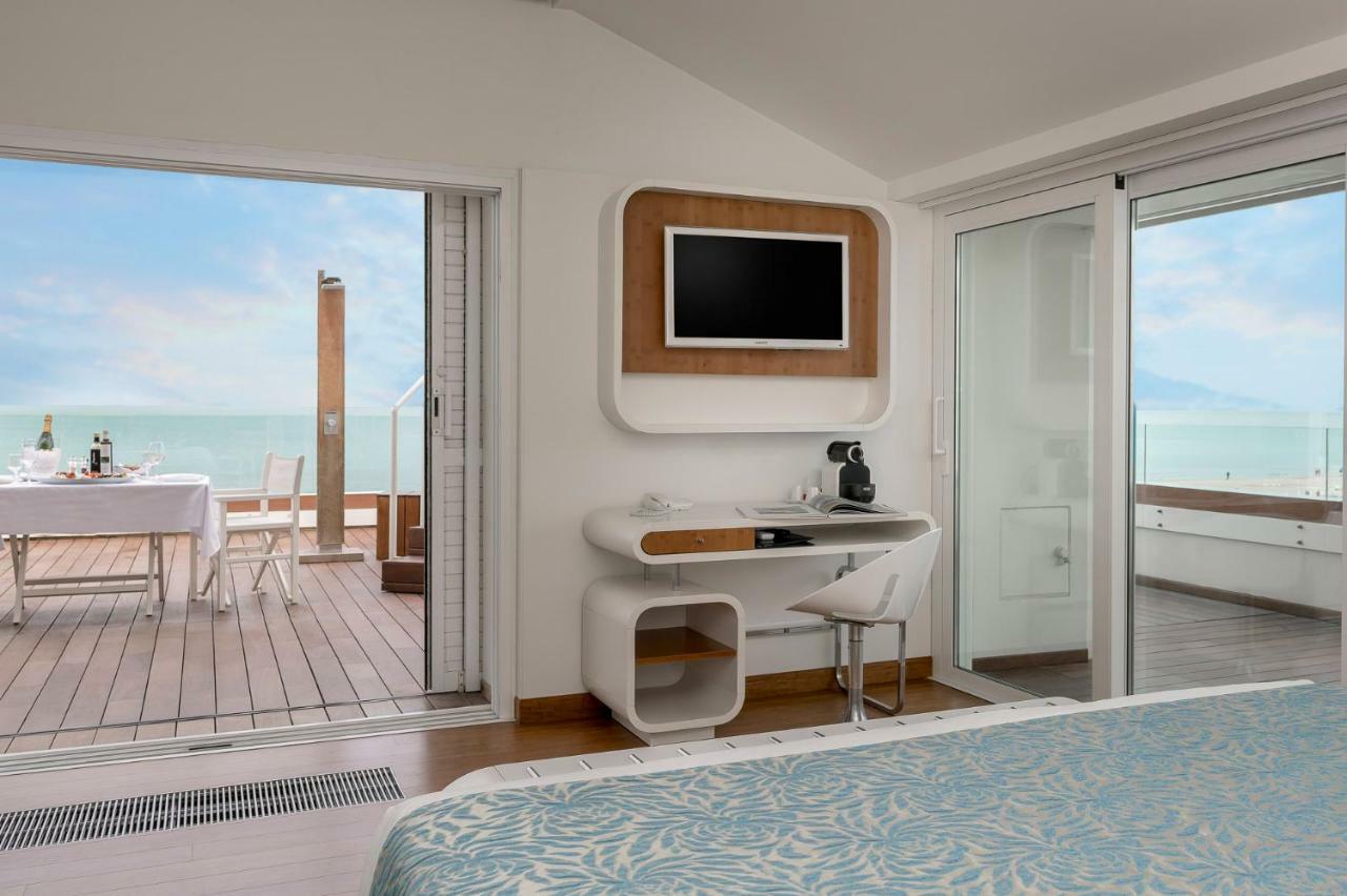 T-Suite Hotel Riccione Esterno foto