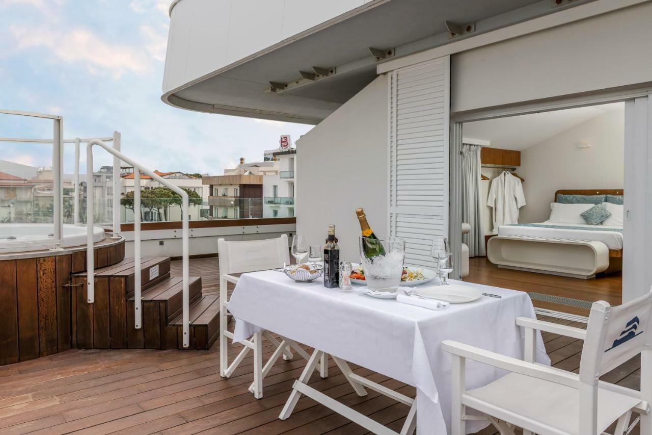 T-Suite Hotel Riccione Esterno foto