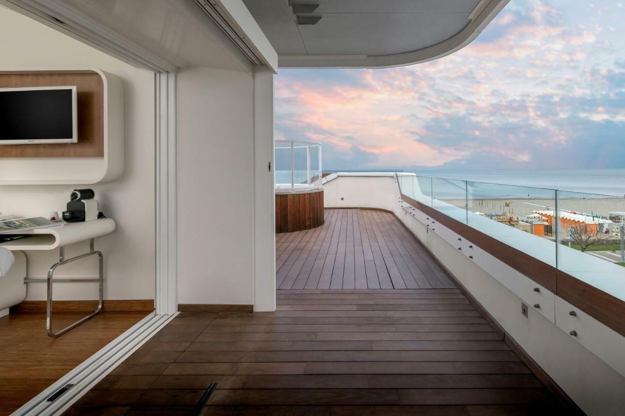 T-Suite Hotel Riccione Esterno foto