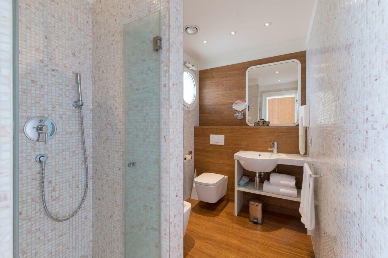 T-Suite Hotel Riccione Esterno foto