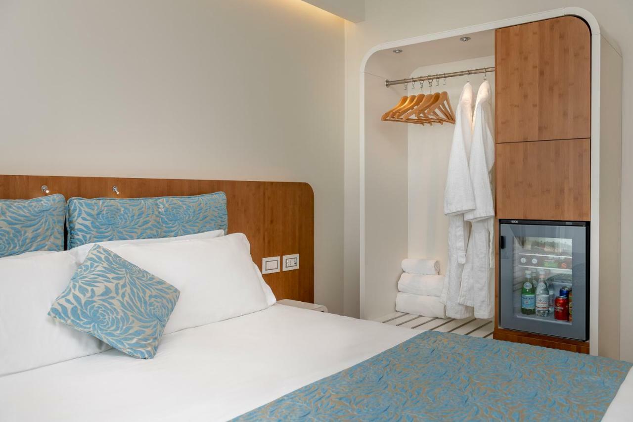 T-Suite Hotel Riccione Esterno foto
