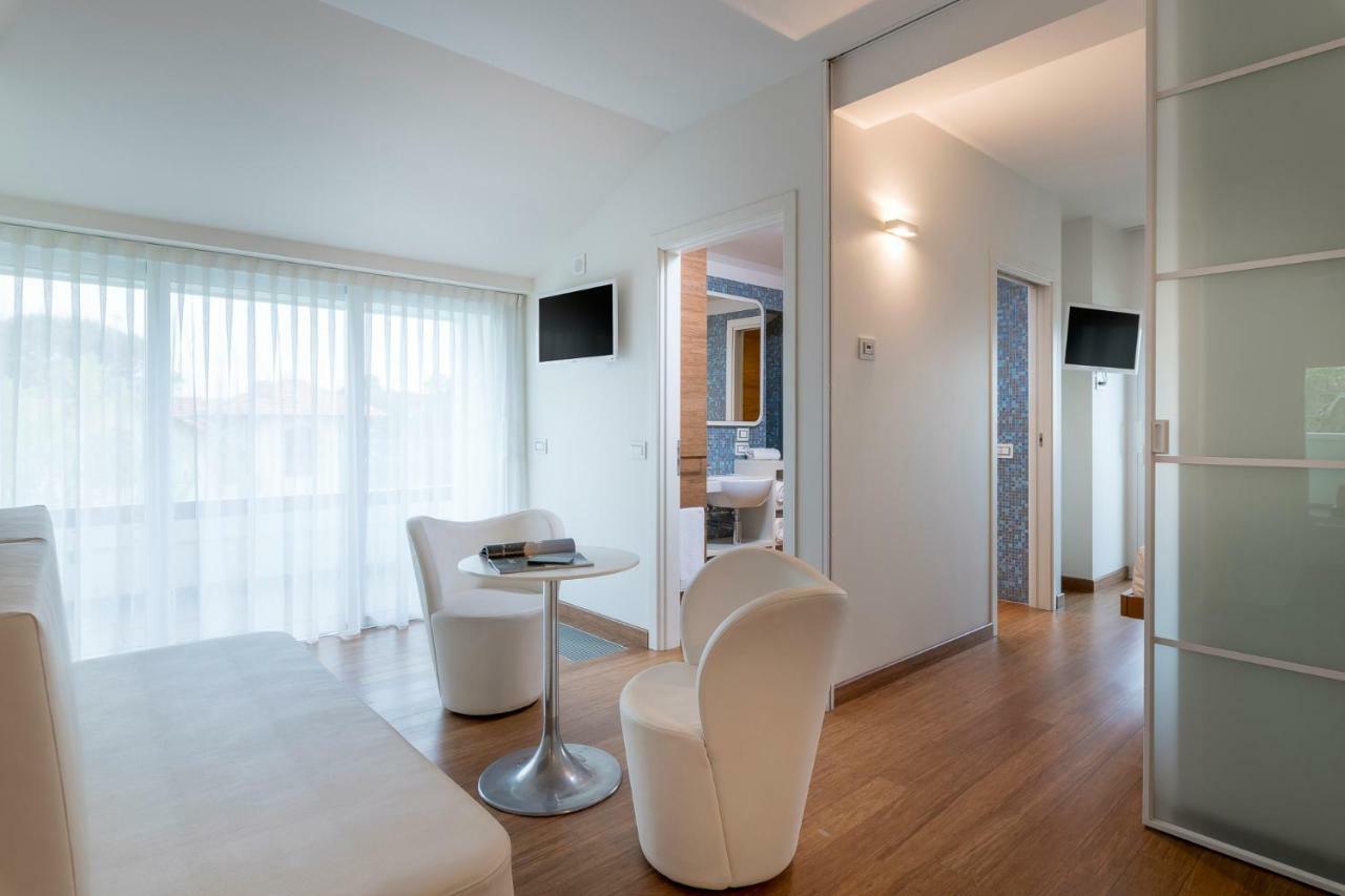 T-Suite Hotel Riccione Esterno foto
