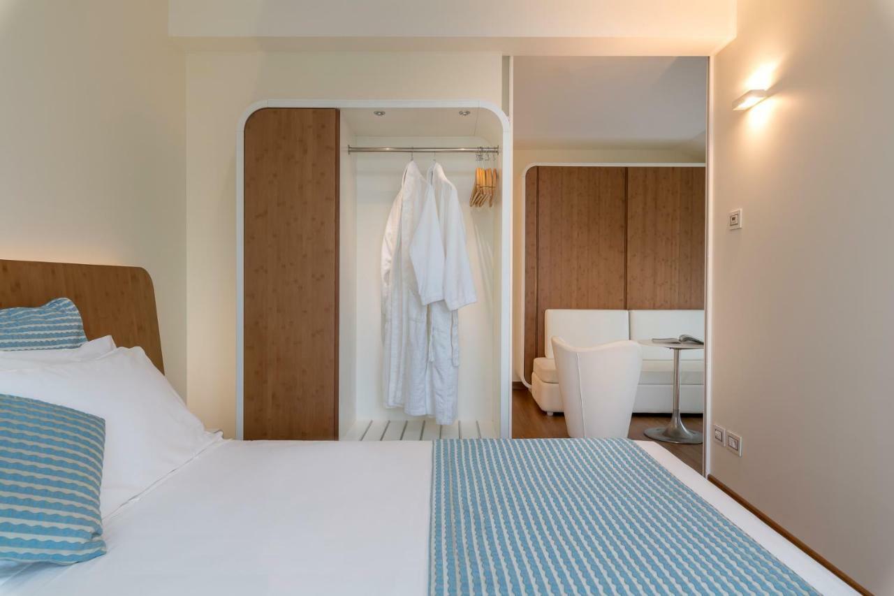 T-Suite Hotel Riccione Esterno foto