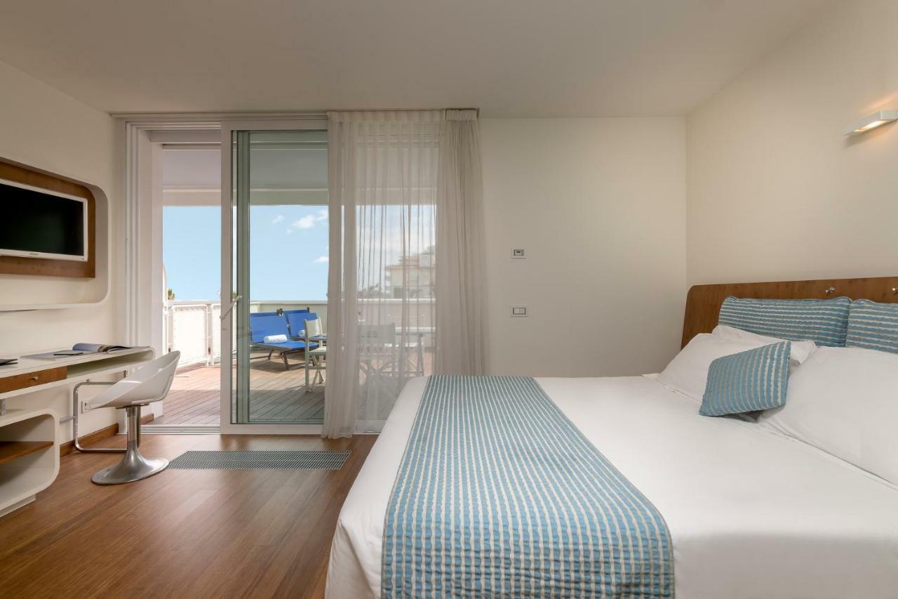 T-Suite Hotel Riccione Esterno foto