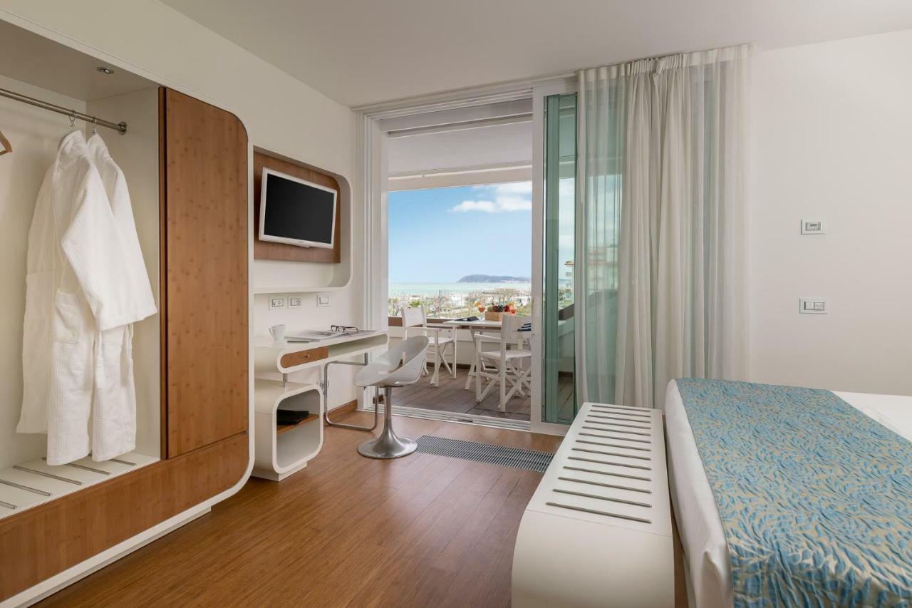 T-Suite Hotel Riccione Esterno foto