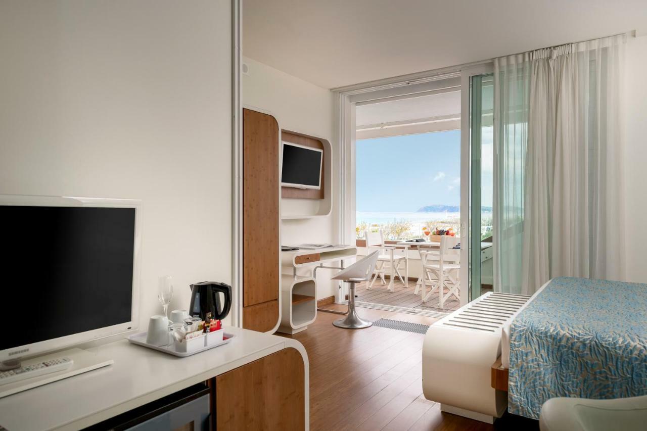 T-Suite Hotel Riccione Esterno foto