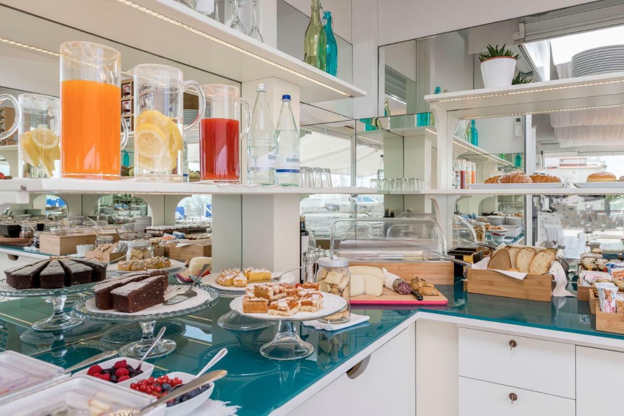 T-Suite Hotel Riccione Esterno foto