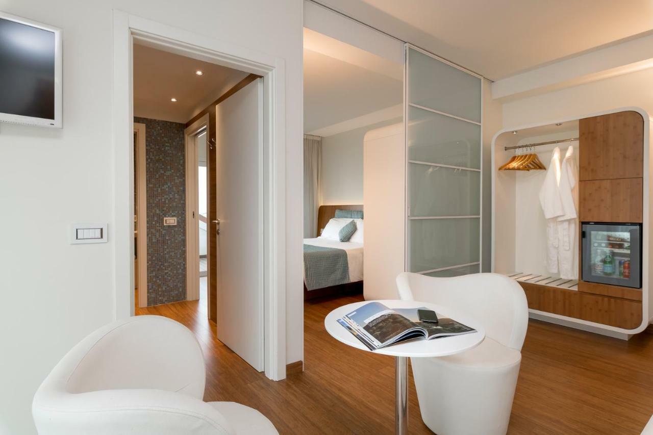 T-Suite Hotel Riccione Esterno foto