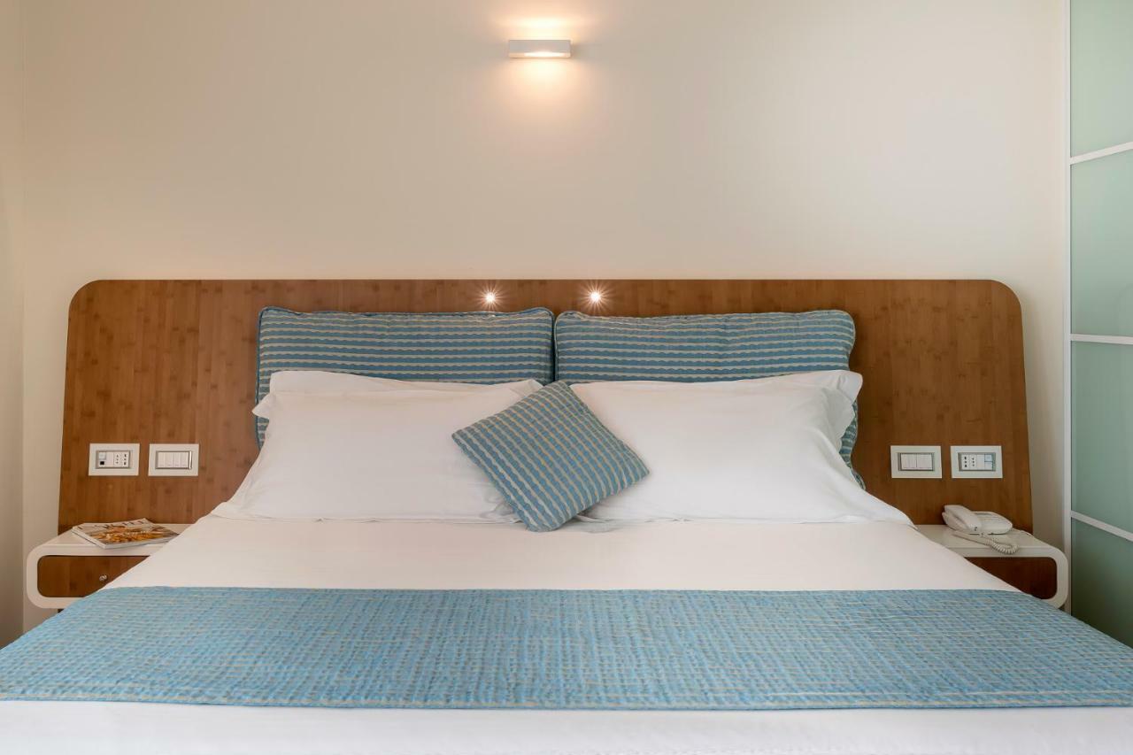 T-Suite Hotel Riccione Esterno foto
