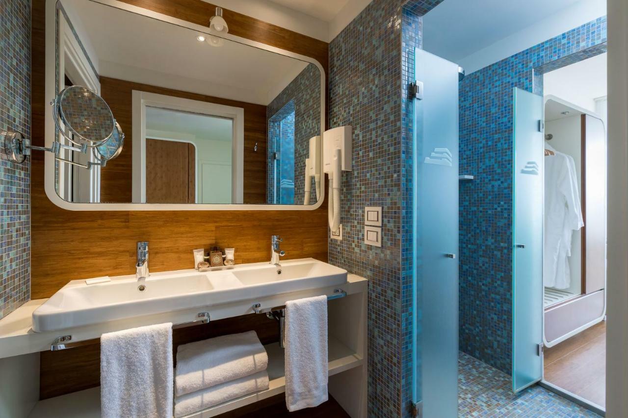 T-Suite Hotel Riccione Esterno foto