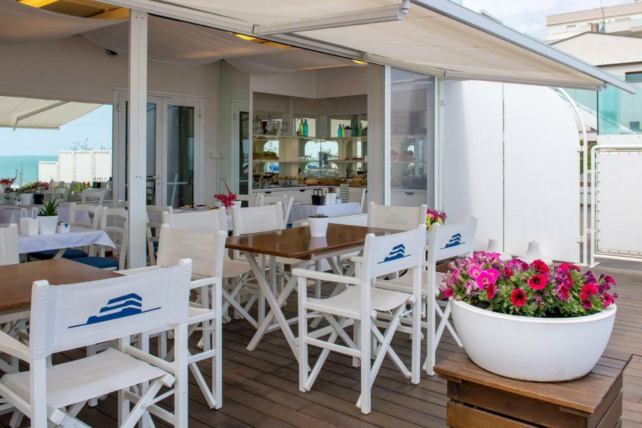 T-Suite Hotel Riccione Esterno foto