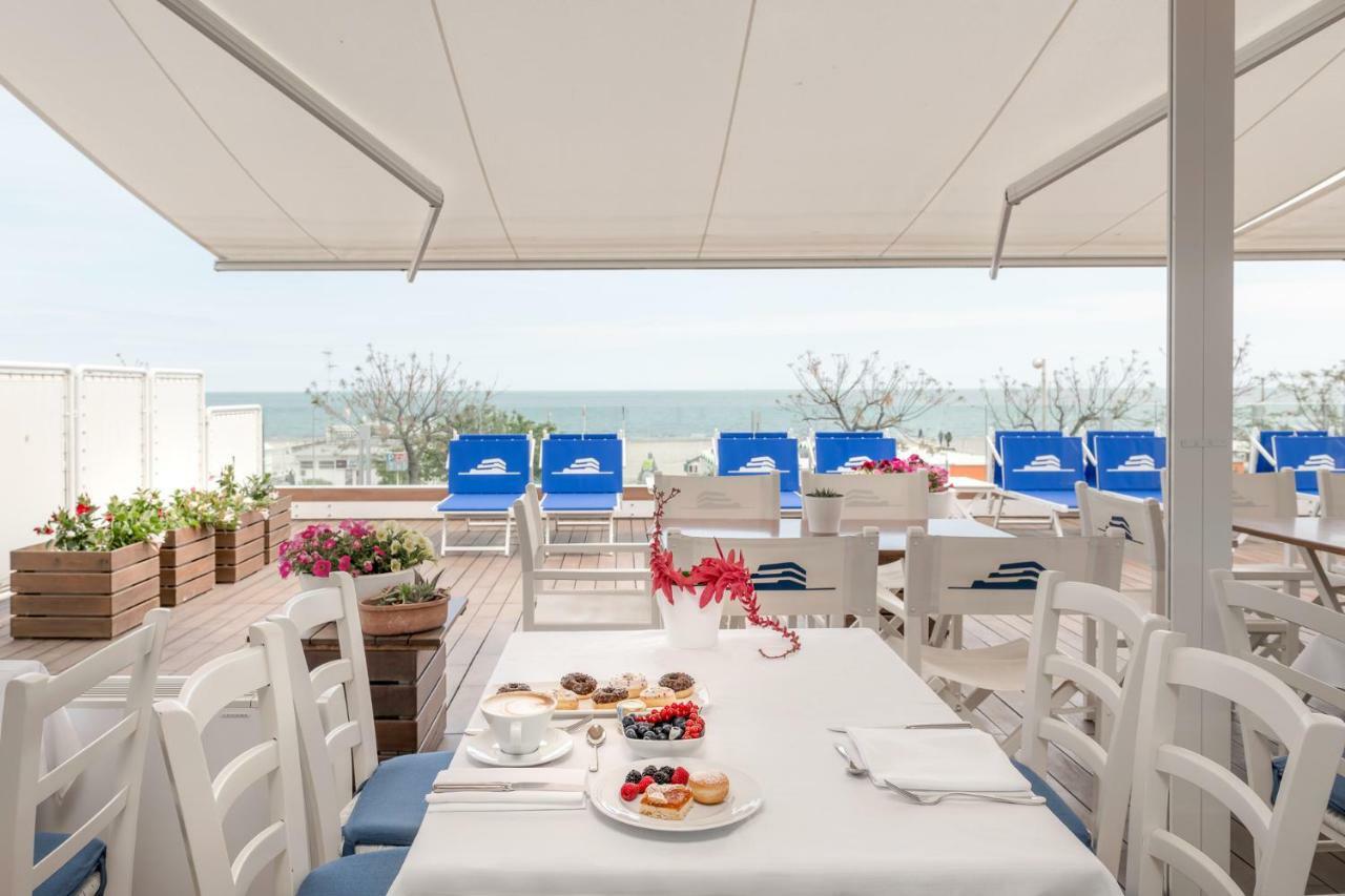 T-Suite Hotel Riccione Esterno foto
